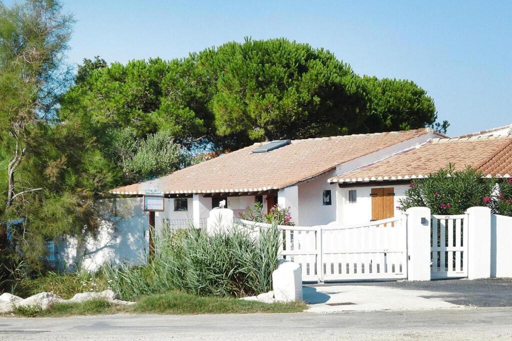Holiday Home With Shared Pool Saintes-Maries-de-la-Mer Esterno foto